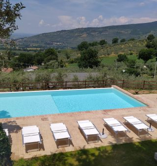 Piscina-Agriturismo-il-Moraiolo