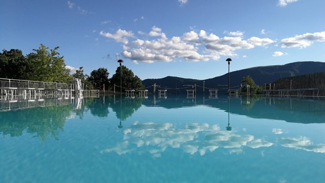 piscina-campeggio-il-drago-cascia-2